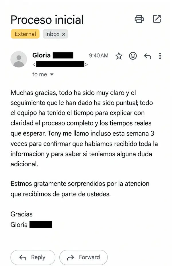 Correo de cliente sobre el seguimiento puntual durante el proceso inicial